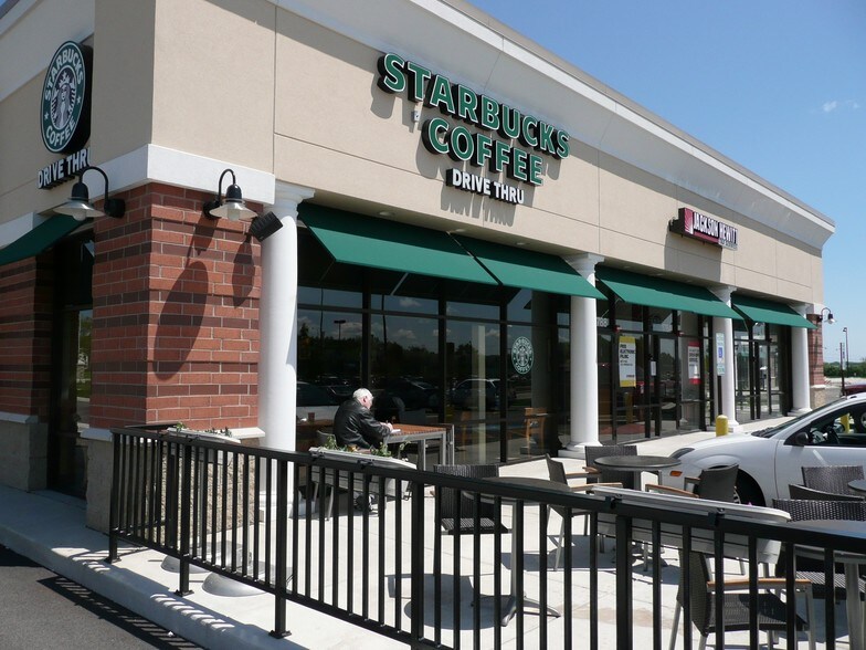 1744-1788 Lake St, Hanover Park, IL à louer - Photo de l’immeuble – Image 2 sur 10