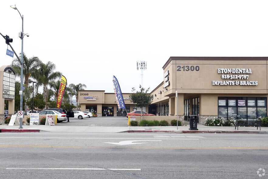 21300 Sherman Way, Canoga Park, CA à louer - Photo de l’immeuble – Image 2 sur 4