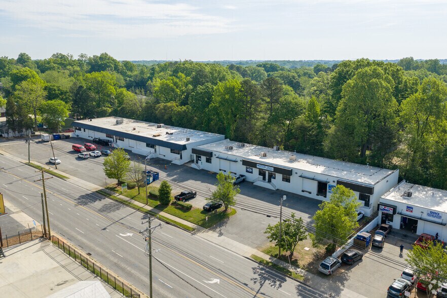 2700-2740 N Graham St, Charlotte, NC à louer - Photo de l’immeuble – Image 3 sur 15