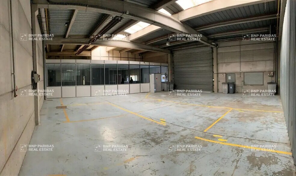 Local d’activités dans Pérenchies à louer - Photo de l’immeuble – Image 3 sur 18