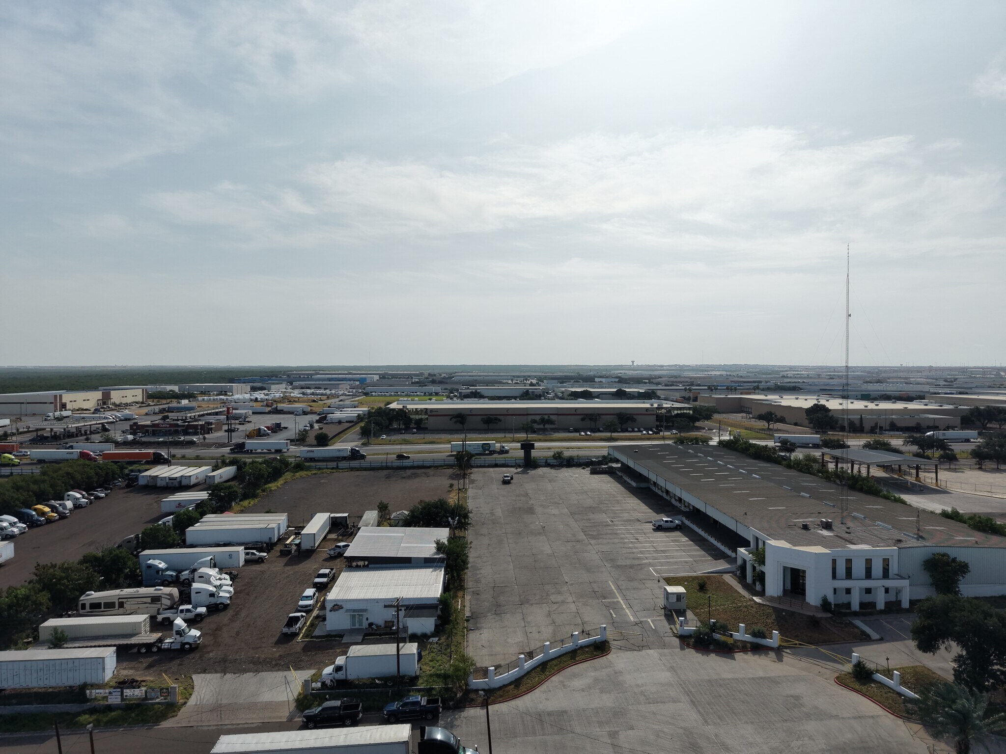 14103 Transportation Ave, Laredo, TX à louer Photo intérieure– Image 1 sur 23