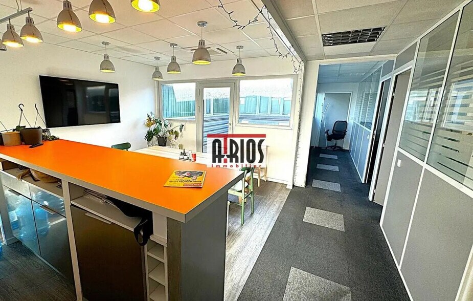 Bureau dans Six-Fours-les-Plages à louer - Photo de l’immeuble – Image 1 sur 7
