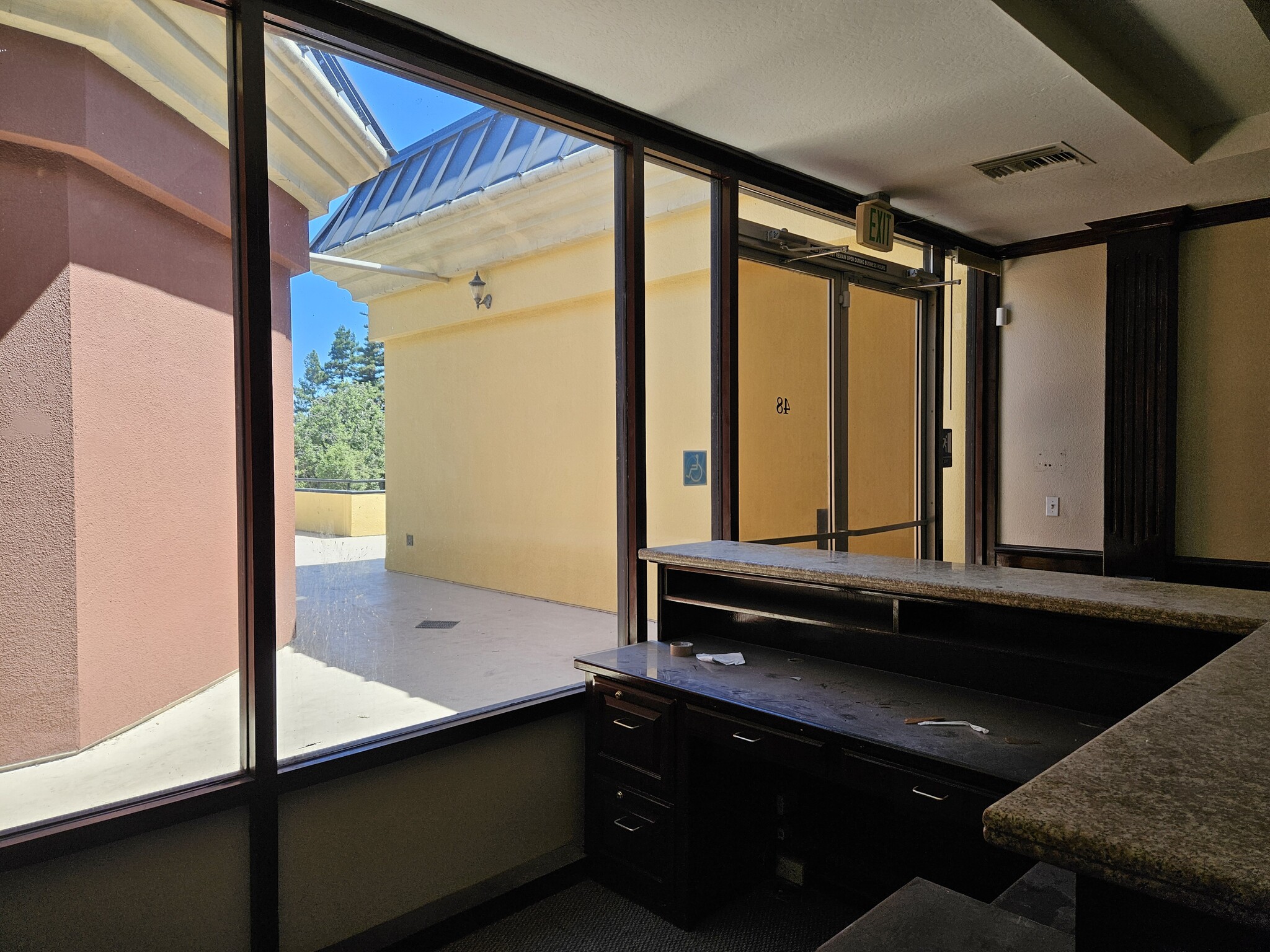 1110 W Kettleman Ln, Lodi, CA à louer Photo intérieure– Image 1 sur 17