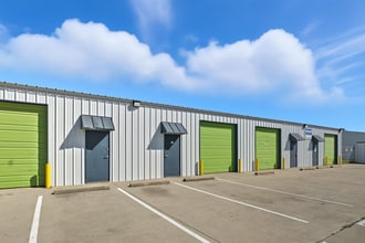 5051 David Strickland Rd, Fort Worth, TX à louer Photo de l’immeuble– Image 1 sur 12