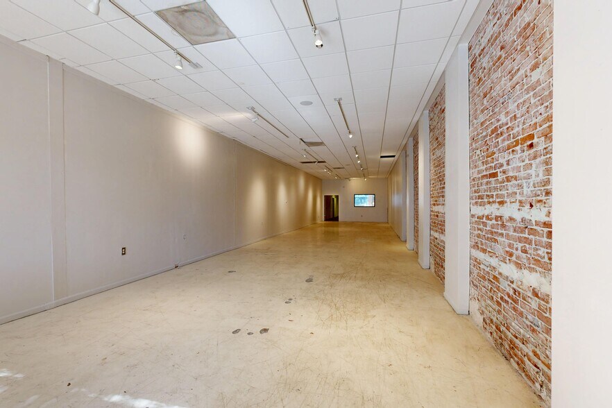 2025 Chester Ave, Bakersfield, CA à louer - Numérisation 3D Matterport – Image 2 sur 15