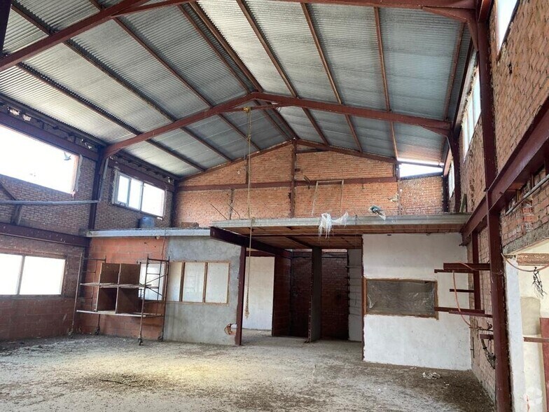 Calle Arroyo, Humanes, Guadalajara à vendre - Photo de l’immeuble – Image 3 sur 10