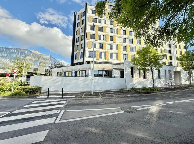 Local commercial dans Nanterre à louer - Photo de l’immeuble – Image 1 sur 5