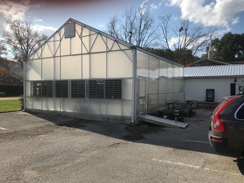 4614 MacCorkle Ave SE, Charleston, WV à vendre - Photo de l’immeuble – Image 2 sur 9