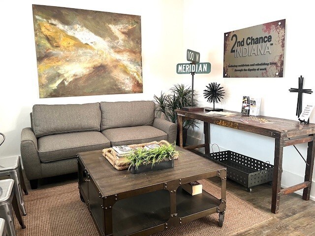 241 W 38th St, Indianapolis, IN à vendre - Photo de l’immeuble – Image 2 sur 9