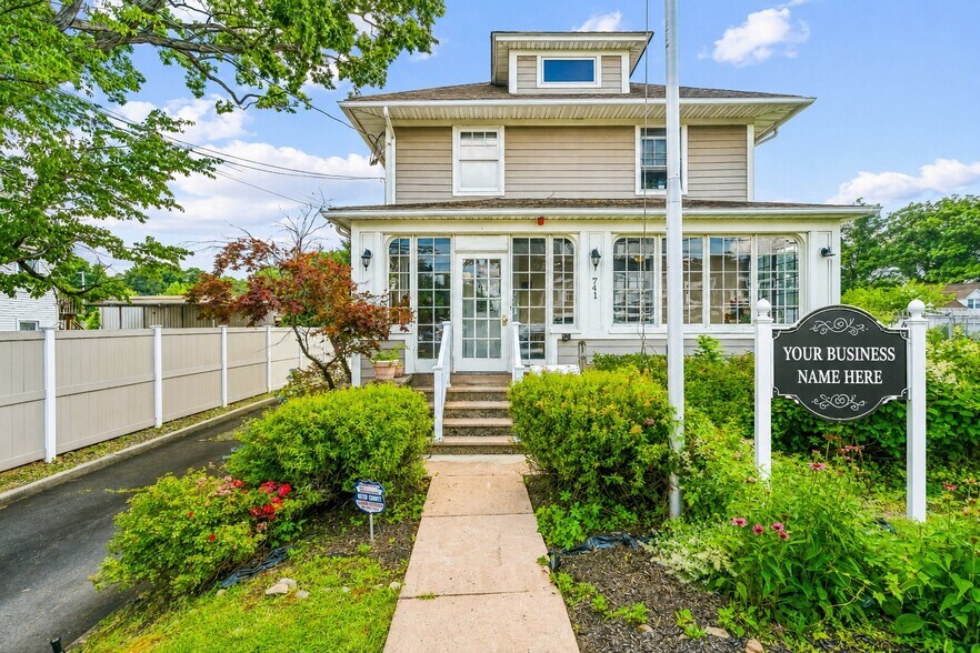 741 W Nyack Rd, West Nyack, NY à louer - Photo de l’immeuble – Image 2 sur 10