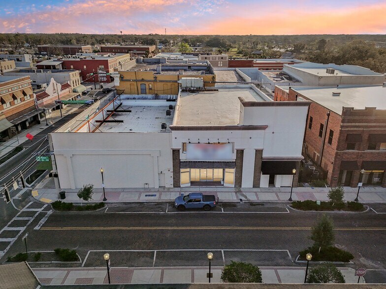 106-109 N Evers St, Plant City, FL à louer - Photo de l’immeuble – Image 3 sur 56