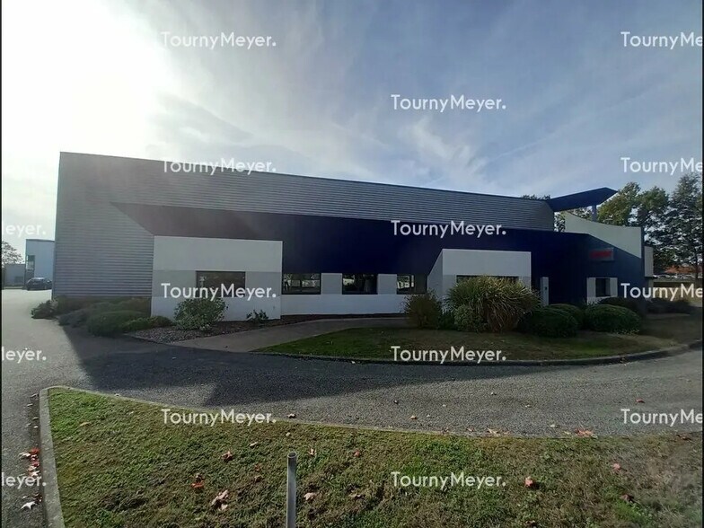 Local d’activités dans Sainte-Luce-sur-Loire à louer - Photo de l’immeuble – Image 3 sur 10