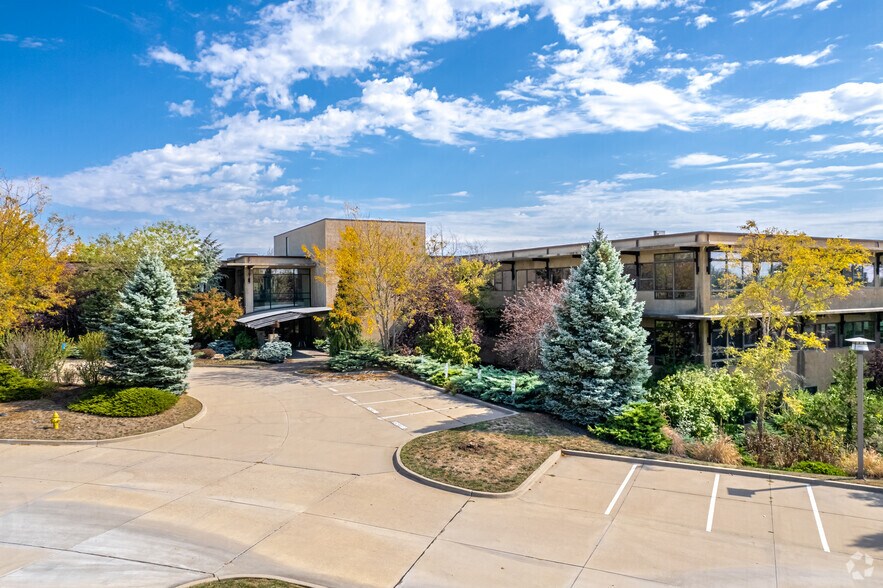 25501 W Valley Pky, Olathe, KS à vendre - Photo de l’immeuble – Image 2 sur 31