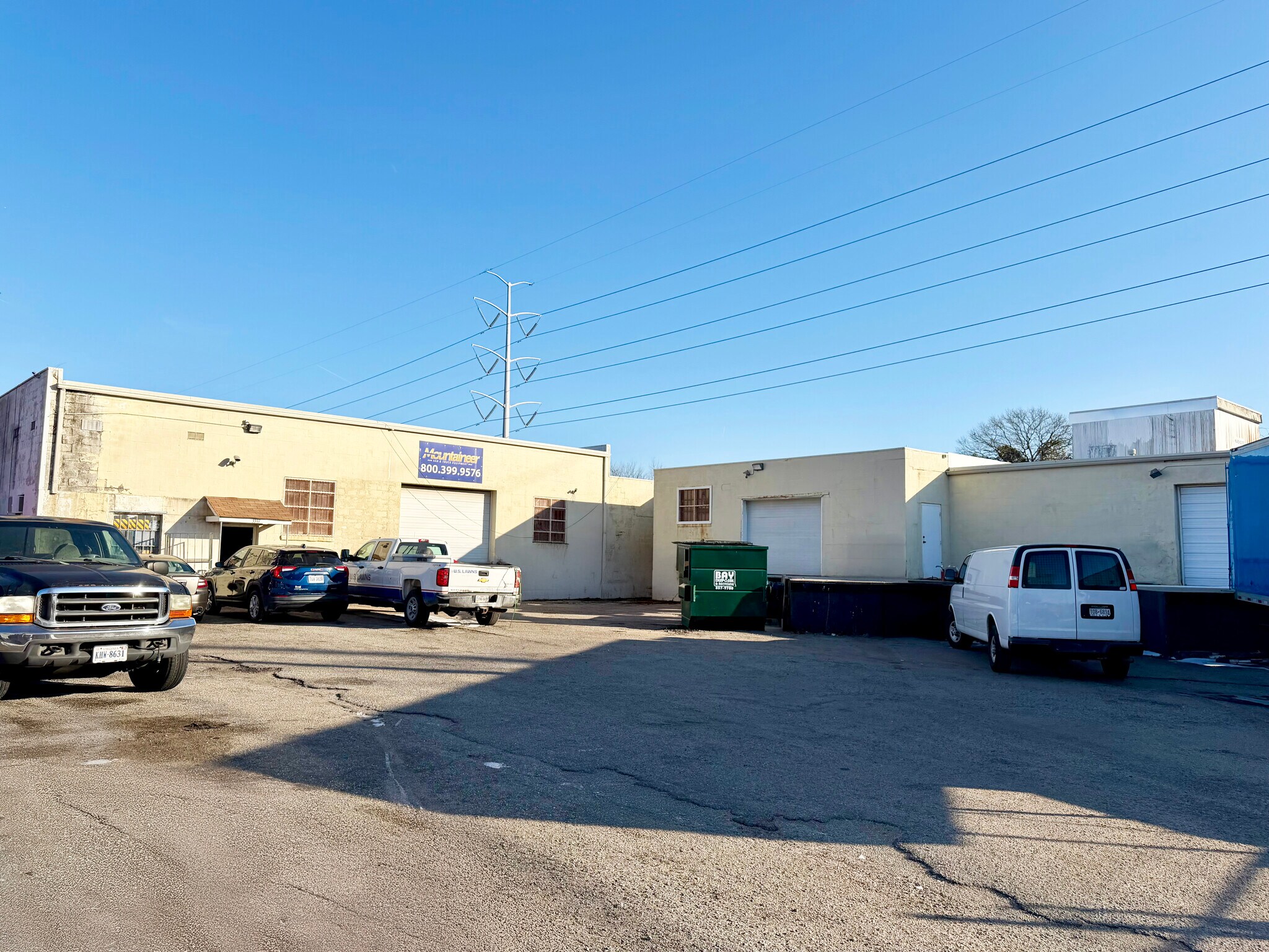 3353 Lyons Ave, Norfolk, VA à louer Photo principale– Image 1 sur 4