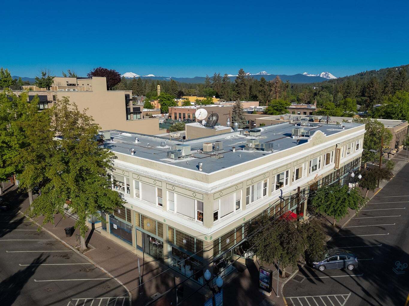 115-125 NW Oregon Ave, Bend, OR à louer Aérien– Image 1 sur 5