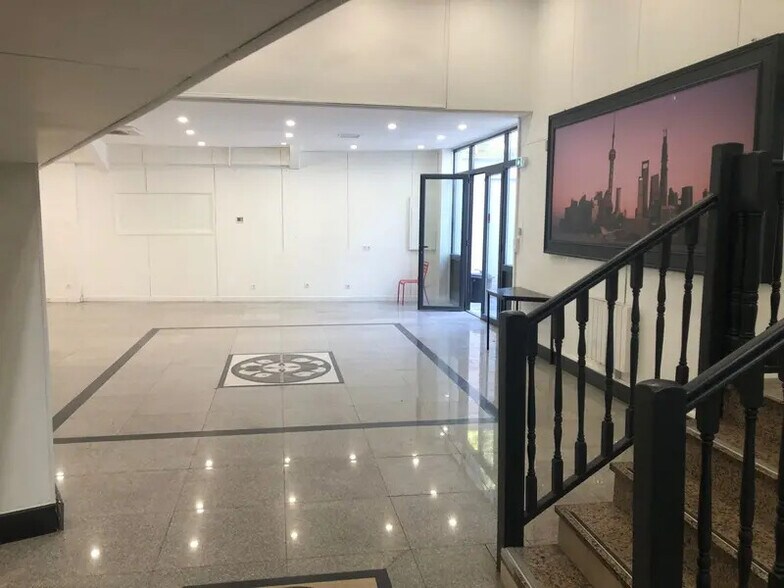 Bureau dans Caluire-et-Cuire à louer - Hall d’entrée – Image 3 sur 8