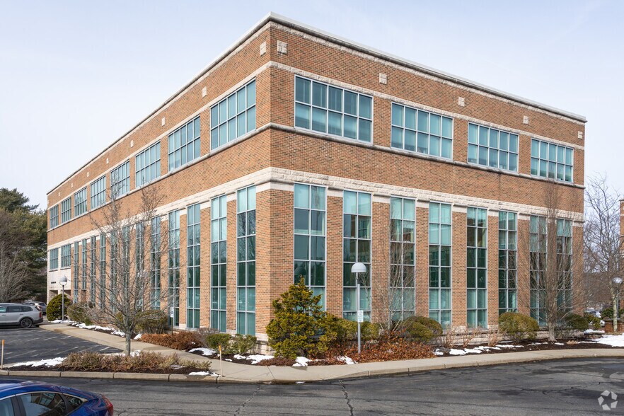 1350 Division Rd, West Warwick, RI à louer - Photo de l’immeuble – Image 1 sur 54