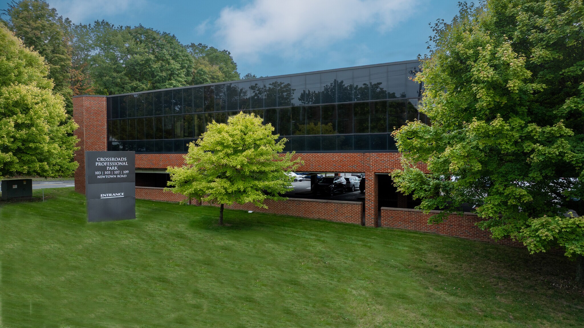 109 Newtown Rd, Danbury, CT à louer Photo de l’immeuble– Image 1 sur 4