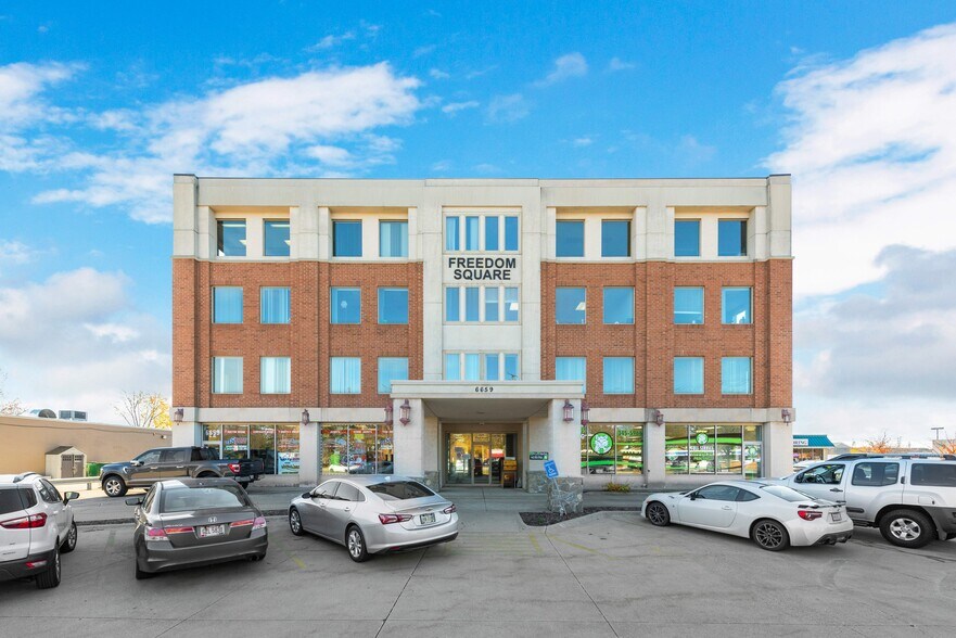 6659 Pearl Rd, Parma Heights, OH à louer - Photo de l’immeuble – Image 2 sur 7