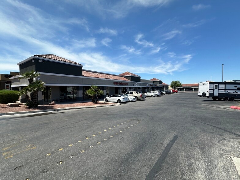3720-3740 E Sunset Rd, Las Vegas, NV à louer - Photo de l’immeuble – Image 1 sur 4
