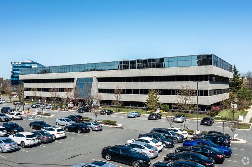 100 Wood Ave S, Iselin, NJ à louer - Photo de l’immeuble – Image 2 sur 6