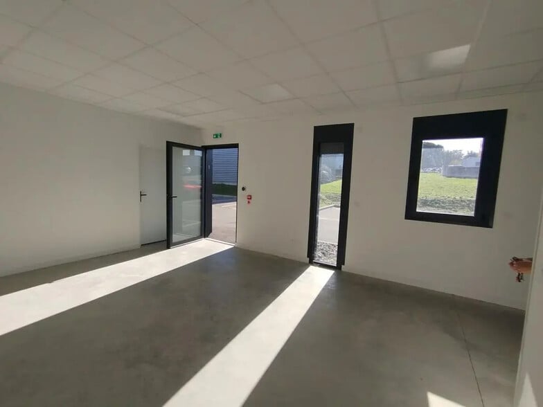 2 Bis Avenue Roland Garros, Sainte-Foy-d'Aigrefeuille à louer - Photo de l’immeuble – Image 3 sur 7