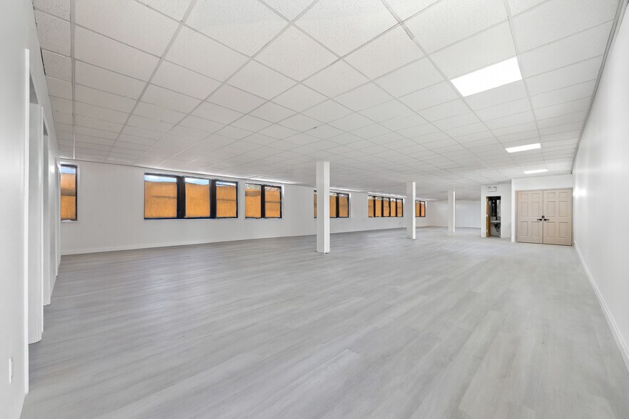 21316 39th Ave, Bayside, NY à louer - Photo de l’immeuble – Image 2 sur 5