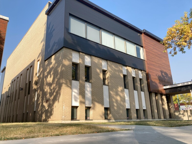 10650 113th St NW, Edmonton, AB à louer - Photo de l’immeuble – Image 1 sur 7