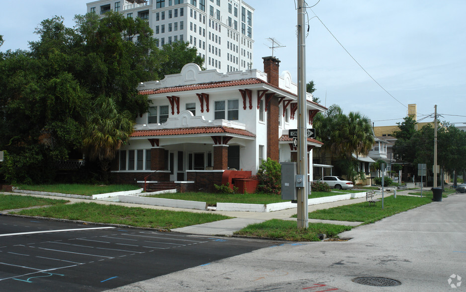 205 4th Ave N, Saint Petersburg, FL à louer - Photo de l’immeuble – Image 1 sur 13