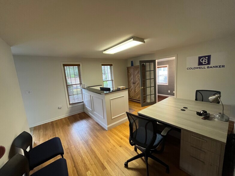 142 Queen St, Southington, CT à vendre - Photo de l’immeuble – Image 3 sur 7