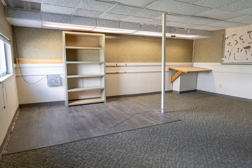 1405 Lake Lansing Rd, Lansing, MI à louer - Photo de l’immeuble – Image 3 sur 19