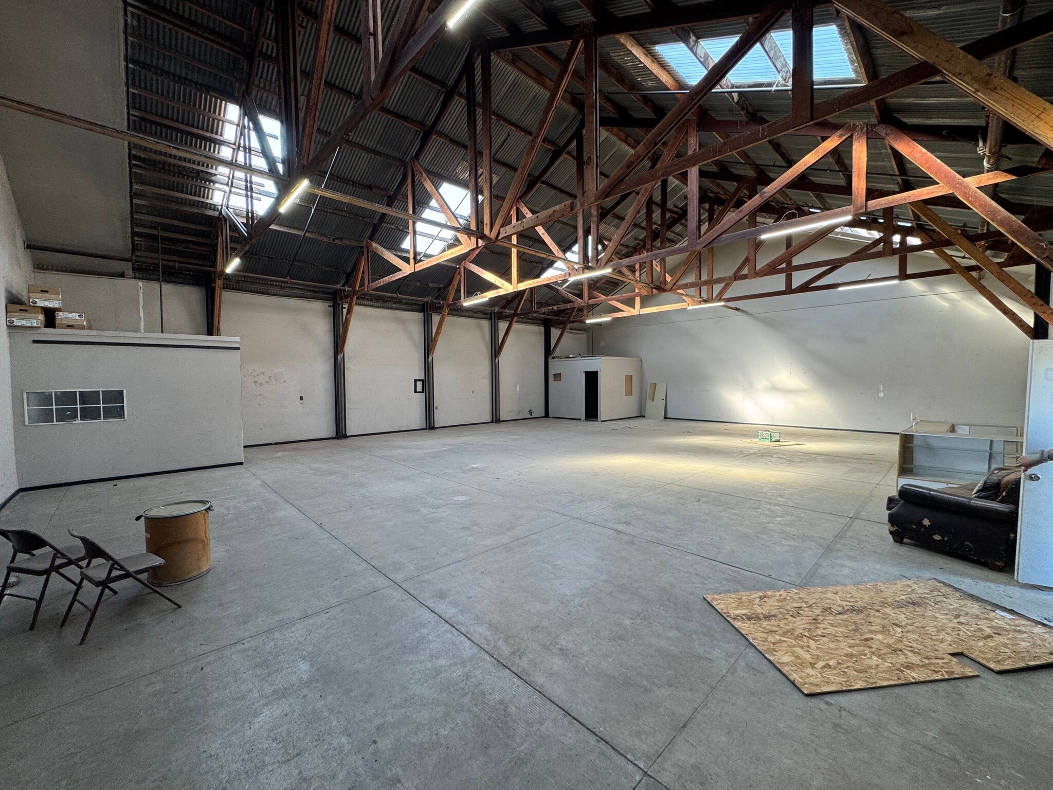 610 N E St, Madera, CA à louer Photo de l’immeuble– Image 1 sur 5