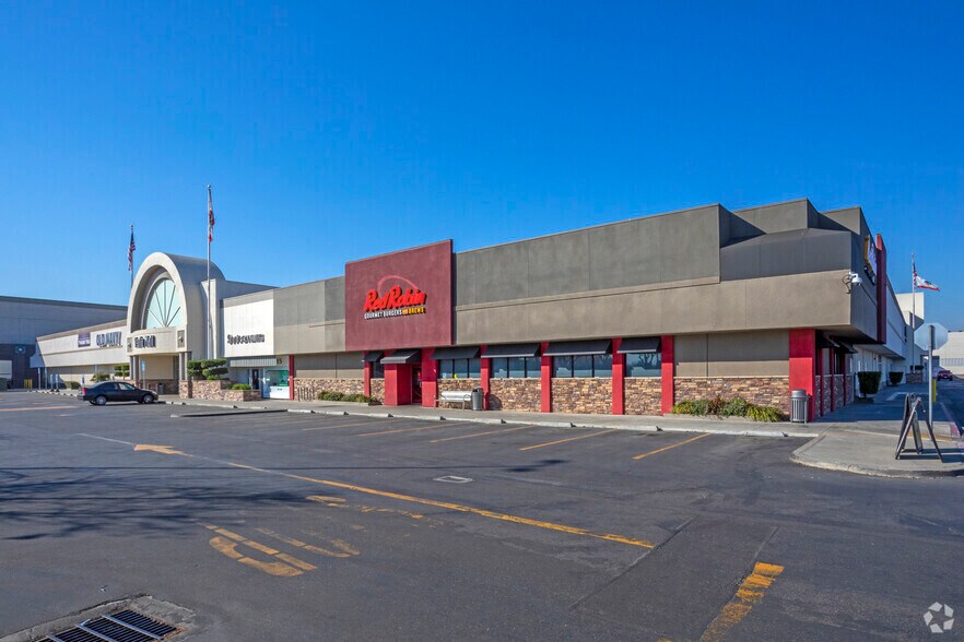 2031 S Mooney Blvd, Visalia, CA à louer - Photo de l’immeuble – Image 2 sur 4