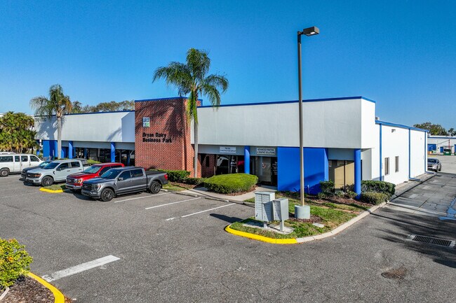 Plus de détails pour 7201-7243 Bryan Dairy Rd, Largo, FL - Industriel/Logistique à louer