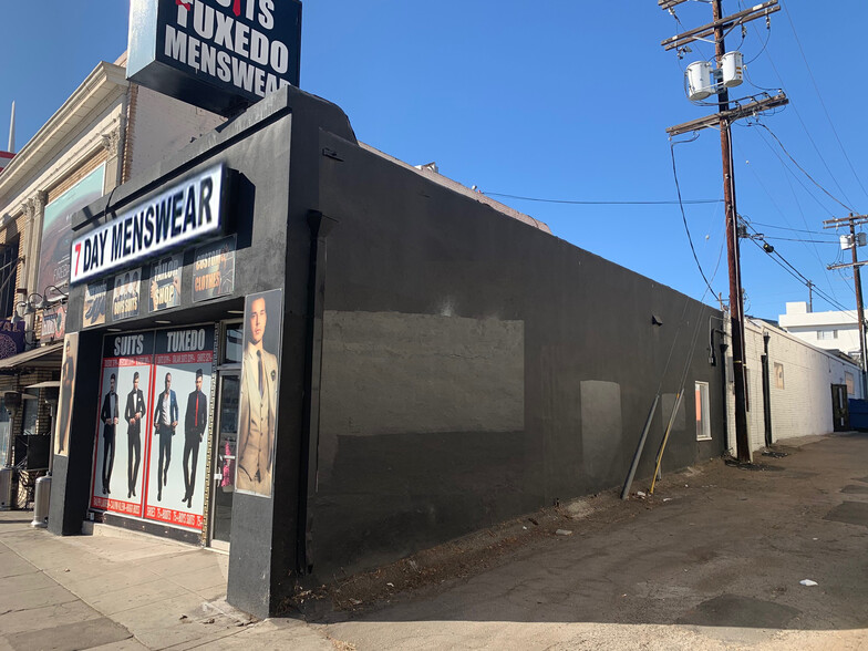 11517 Santa Monica Blvd, Los Angeles, CA à louer - Photo de l’immeuble – Image 3 sur 5