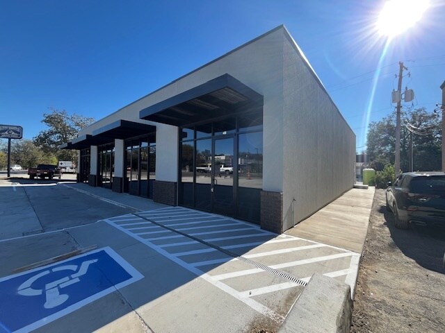 808 US Highway 90 W, Castroville, TX à louer Photo de l’immeuble– Image 1 sur 5