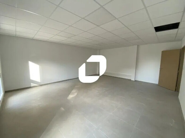 Local d’activités dans Béziers à louer - Photo de l’immeuble – Image 3 sur 6