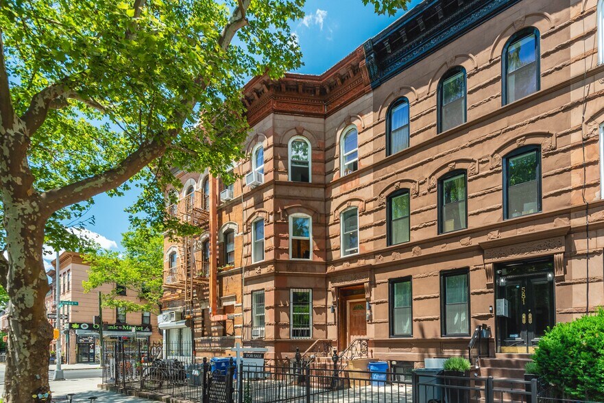 579 Decatur St, Brooklyn, NY à vendre - Photo de l’immeuble – Image 2 sur 39