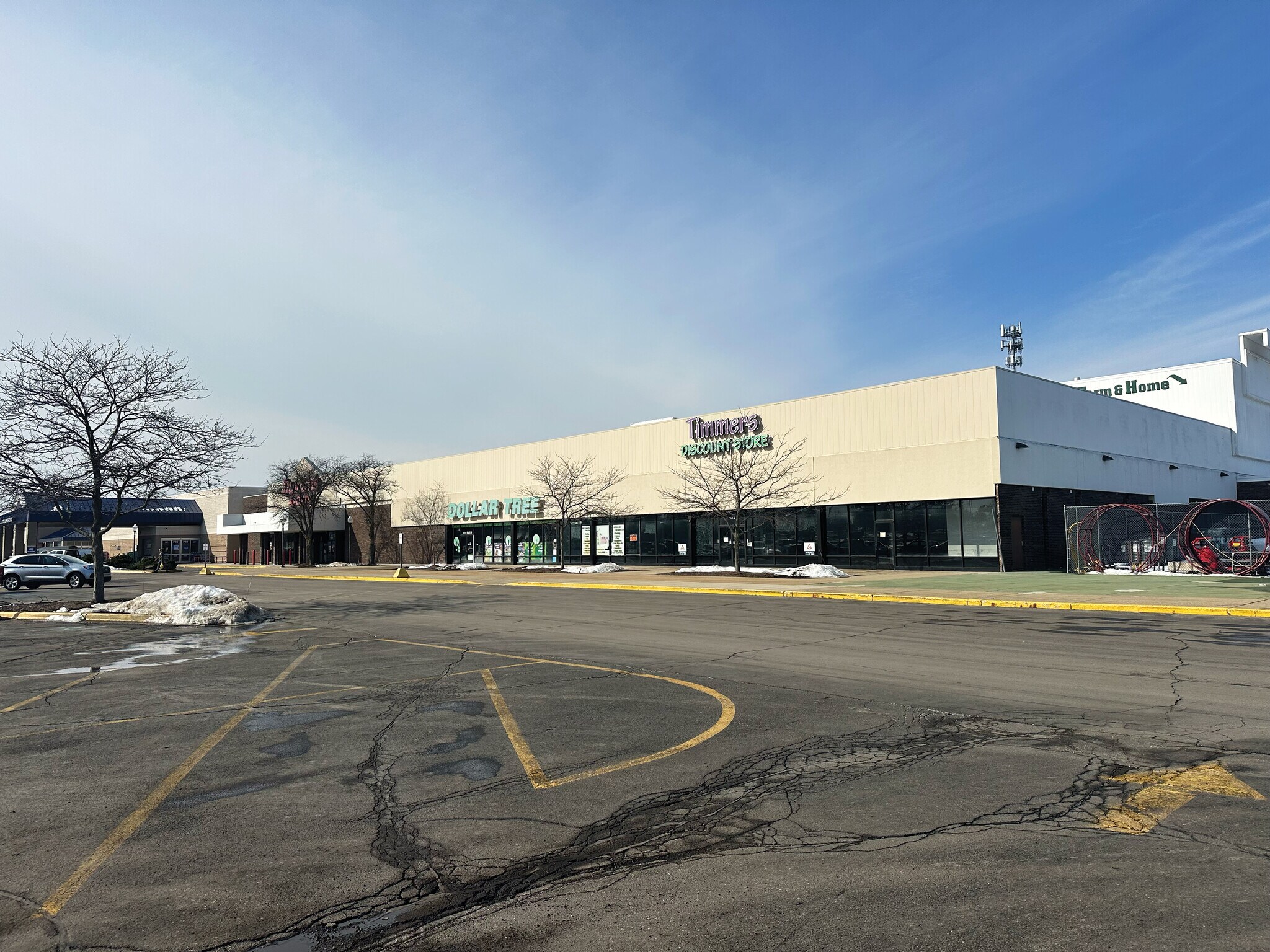4311-4325 Plainfield Ave NE, Grand Rapids, MI à louer Photo principale– Image 1 sur 5