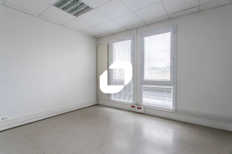 Bureau dans Savigny-le-Temple à vendre - Photo intérieure – Image 2 sur 8