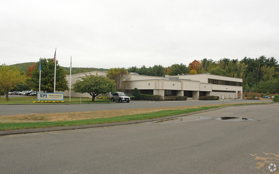 110 Halcyon Dr, Bristol, CT à vendre - Photo de l’immeuble – Image 1 sur 6