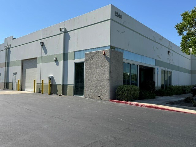 1244 Dupont Ct, Manteca, CA à louer Photo de l’immeuble– Image 1 sur 10