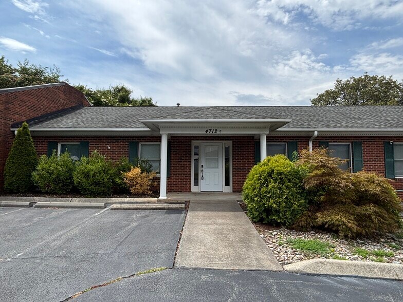 4712 Country Club Rd, Winston-Salem, NC à vendre - Photo de l’immeuble – Image 1 sur 15