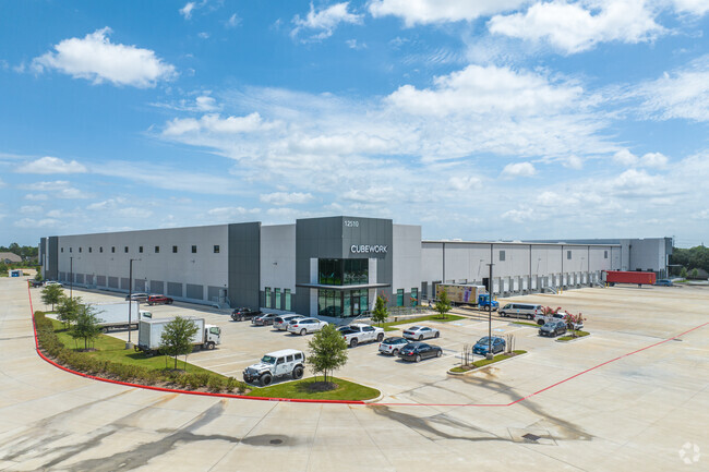 Plus de détails pour 12510 W Airport Blvd, Sugar Land, TX - Bureau, Industriel/Logistique à louer