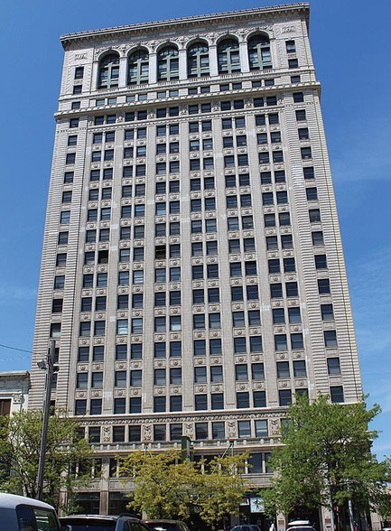 1621 Euclid Ave, Cleveland, OH à louer - Photo de l’immeuble – Image 2 sur 11