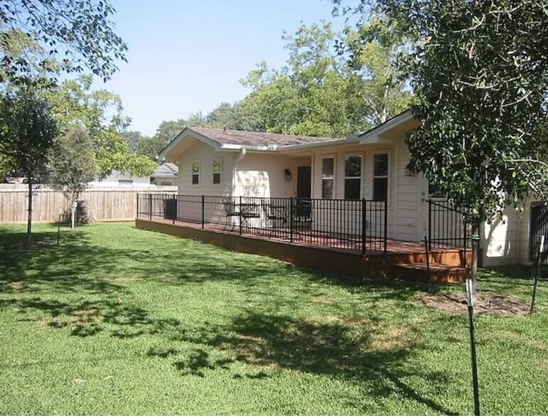 1616 Williams Dr, Georgetown, TX à louer - Photo de l’immeuble – Image 2 sur 7