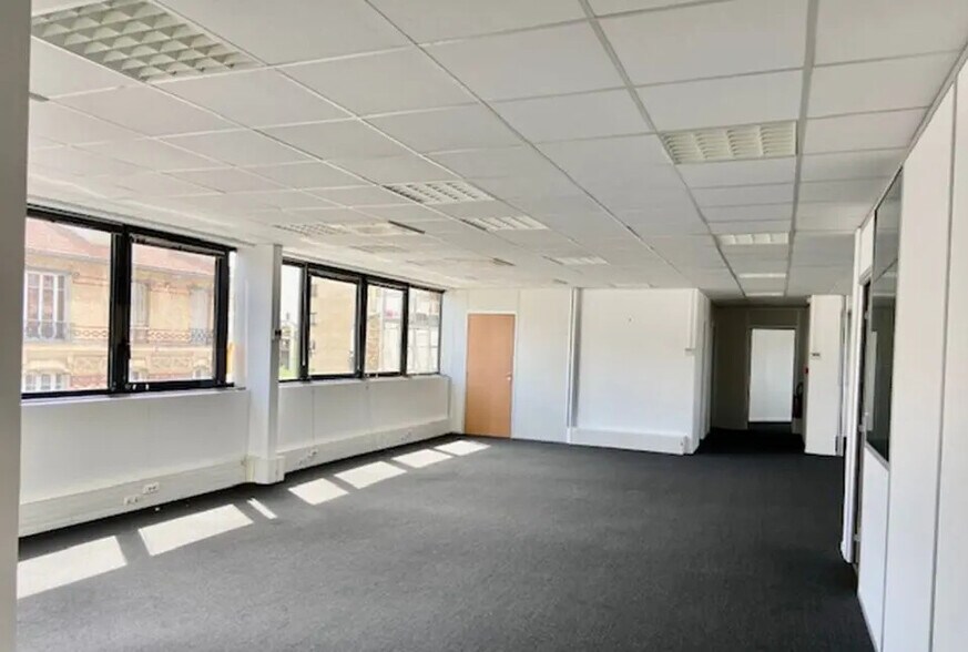 Bureau dans Boulogne-Billancourt à louer - Photo de l’immeuble – Image 3 sur 9