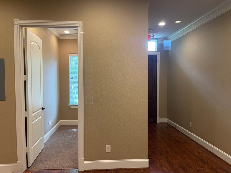11615 Spring Cypress Rd, Tomball, TX à louer - Photo de l’immeuble – Image 3 sur 21