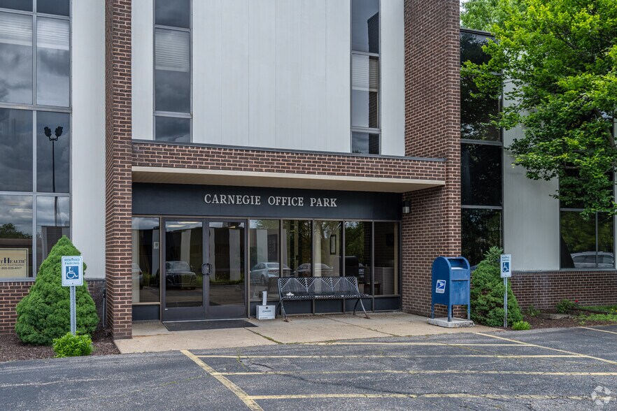 600 N Bell Ave, Carnegie, PA à louer - Photo de l’immeuble – Image 2 sur 11