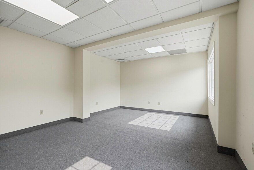 37 Pierce St, Northborough, MA à vendre - Photo de l’immeuble – Image 2 sur 42